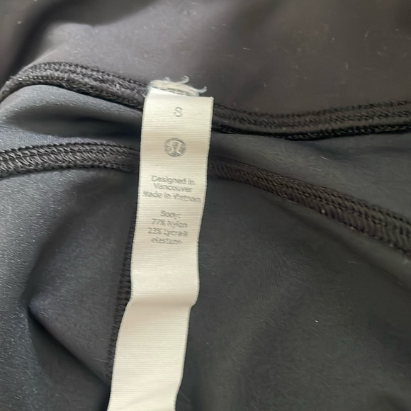 Lululemon leggings with pockets - Picture 3 of 3